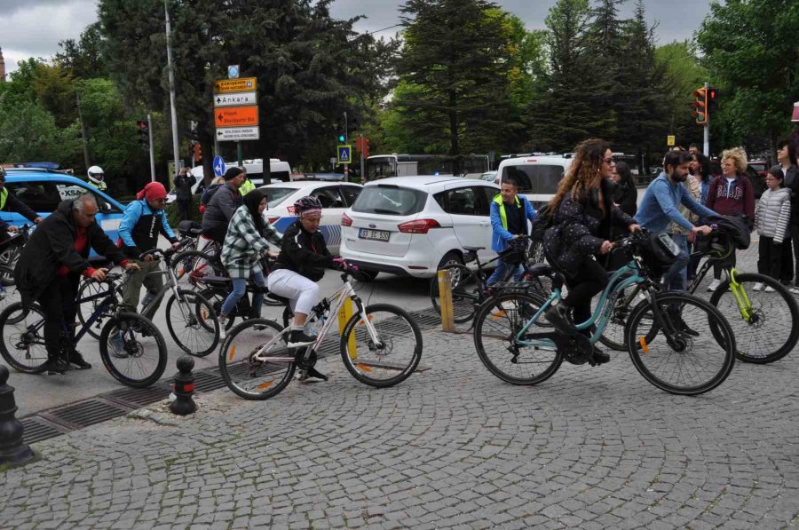 19 Mayıs Gençlik Ve Spor Bayramı’nı Pedal Çevirerek Kutladılar