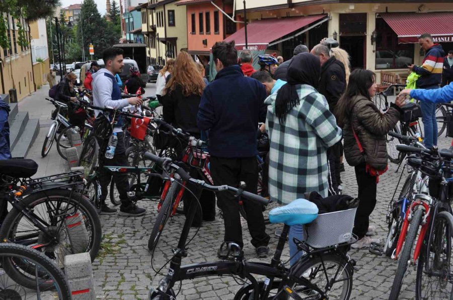 19 Mayıs Gençlik Ve Spor Bayramı’nı Pedal Çevirerek Kutladılar