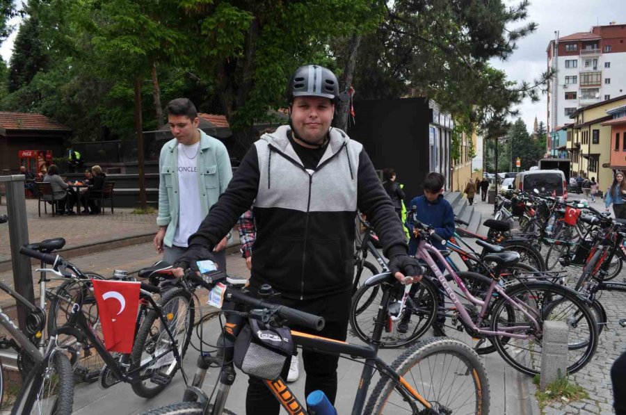 19 Mayıs Gençlik Ve Spor Bayramı’nı Pedal Çevirerek Kutladılar