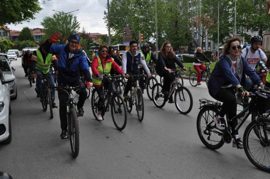 19 Mayıs Gençlik Ve Spor Bayramı’nı Pedal Çevirerek Kutladılar