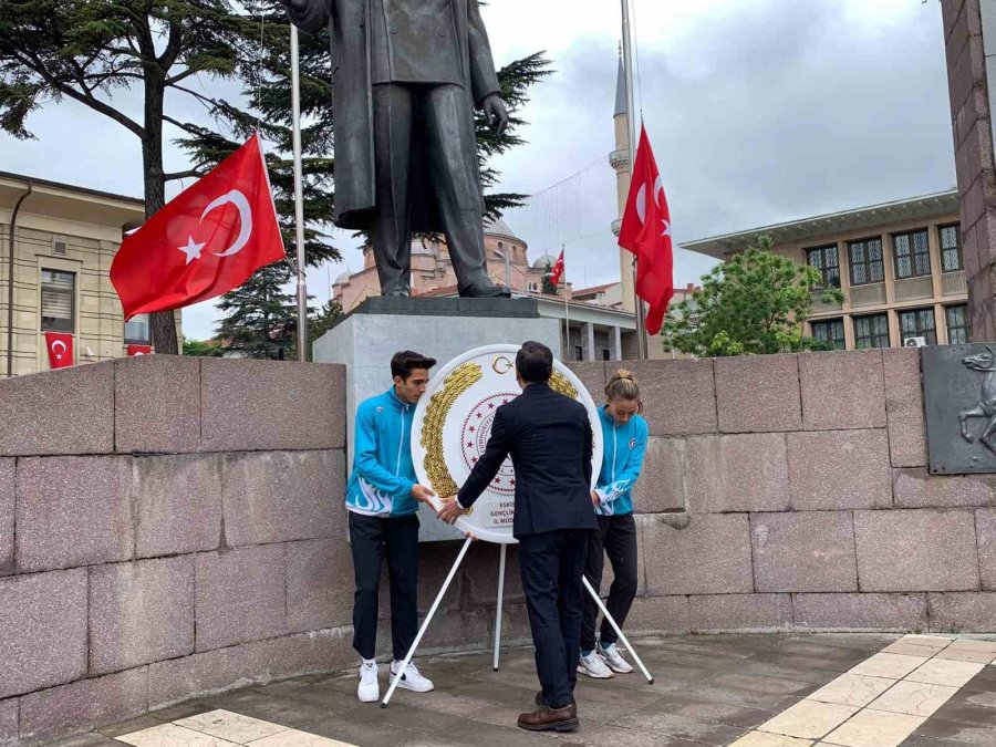 19 Mayıs Kutlamaları Çelenk Sunma Merasimiyle Başladı