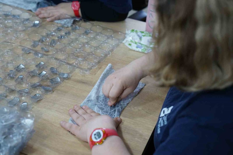 Tepebaşı’nda İstihdam Edilen 52 Özel Birey 14 Milyon Parçayı Monte Etti