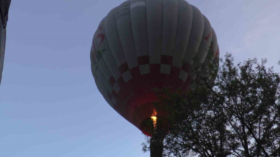 Soğanlı’da Balonlar 19 Mayıs İçin Türk Bayraklarıyla Havalandı