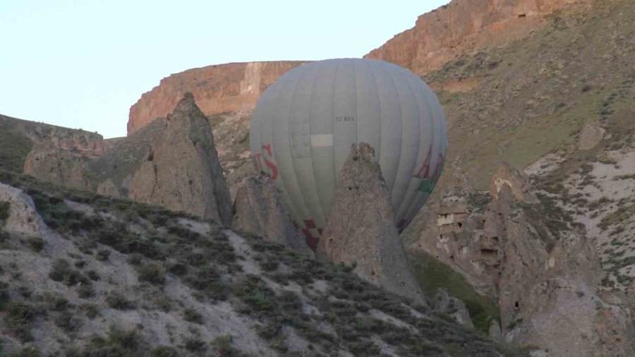 Soğanlı’da Balonlar 19 Mayıs İçin Türk Bayraklarıyla Havalandı