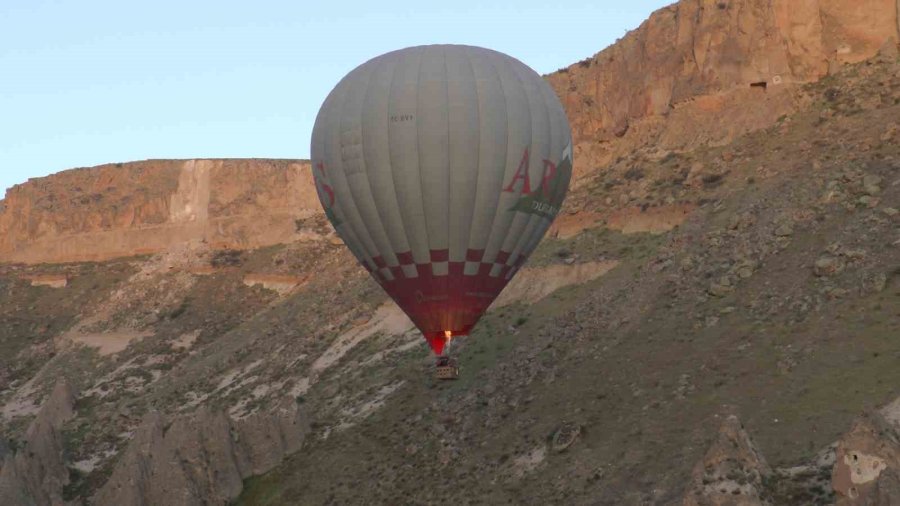 Soğanlı’da Balonlar 19 Mayıs İçin Türk Bayraklarıyla Havalandı