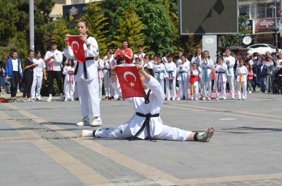 Develi’de 19 Mayıs Kutlamaları Renkli Görüntülere Sahne Oldu