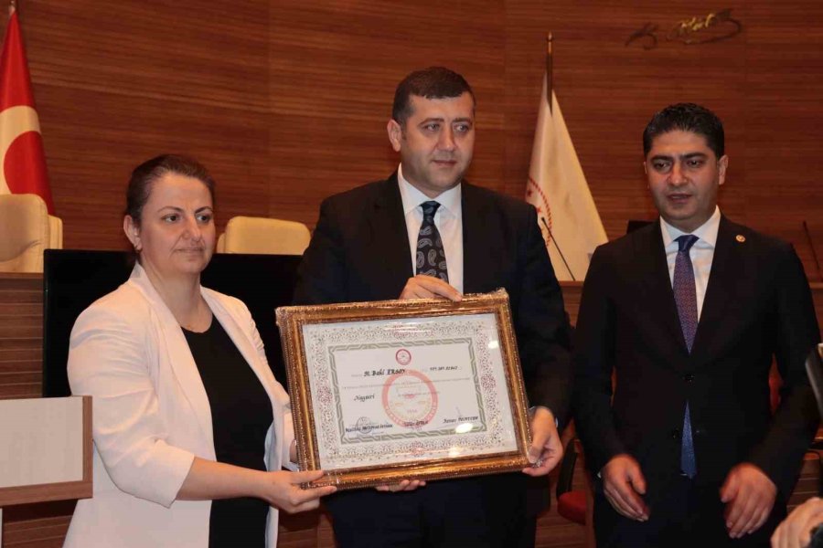 Özdemir Ve Ersoy Mazbatalarını Aldı