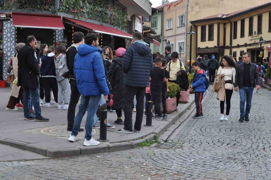 Eskişehir’i Merak Eden Yerli Turistler 3 Günlük Tatili Fırsat Bildi