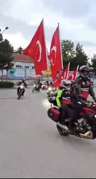 Motosikletli Grup 19 Mayıs’ta Şehitlikte Dua Etti