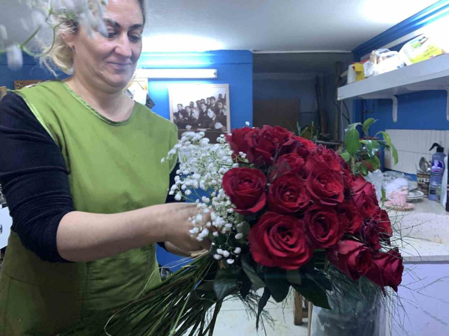 Düğün Sezonunun Başlamasıyla Kız İsteme Çiçeklerine Talep Arttı