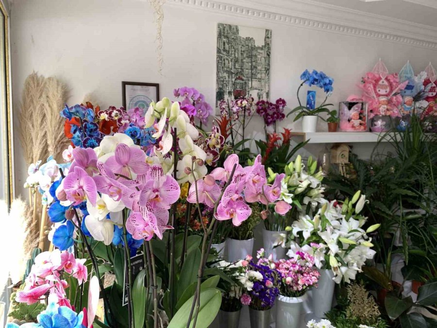 Düğün Sezonunun Başlamasıyla Kız İsteme Çiçeklerine Talep Arttı