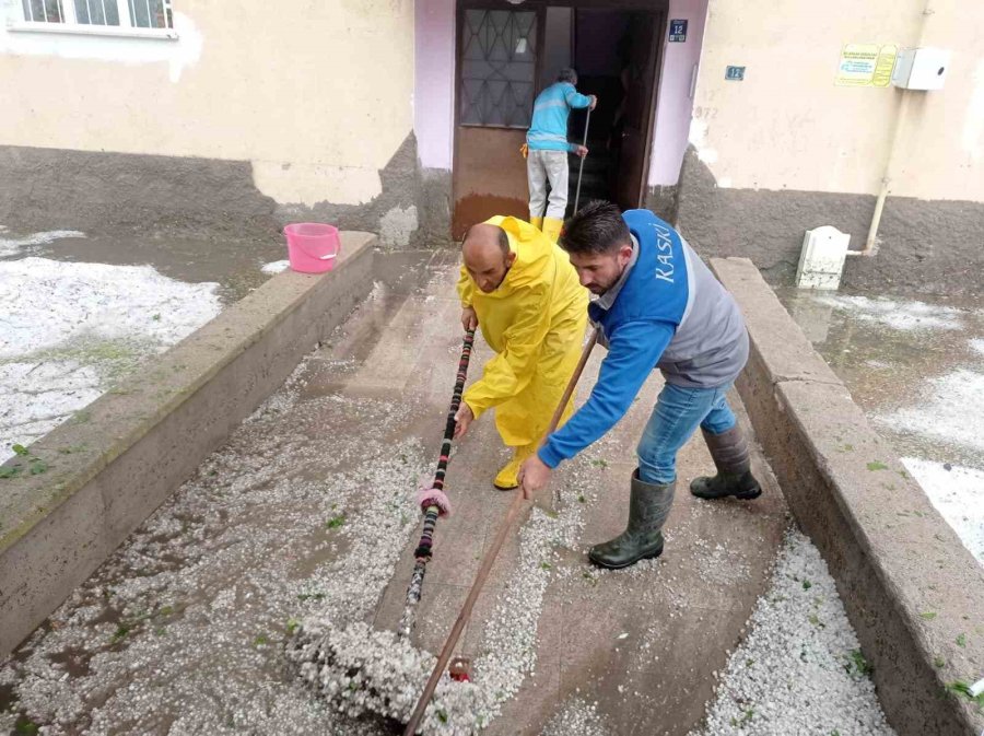 Develi’de Sağanak Yağış Sele Neden Oldu