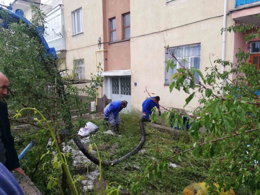 Develi’de Sağanak Yağış Sele Neden Oldu