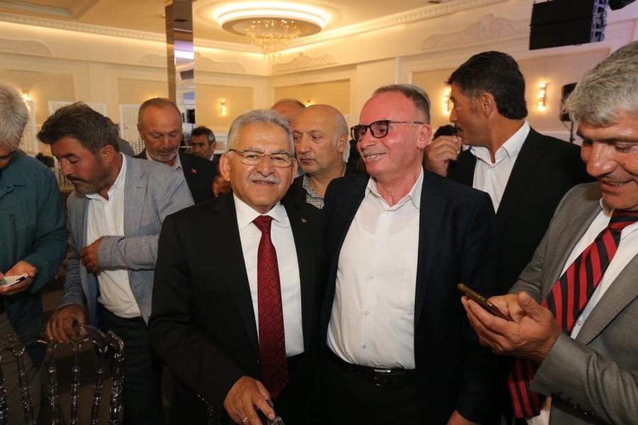 Bakan Akar Ve Başkan Büyükkılıç Muhtarlarla Görüştü