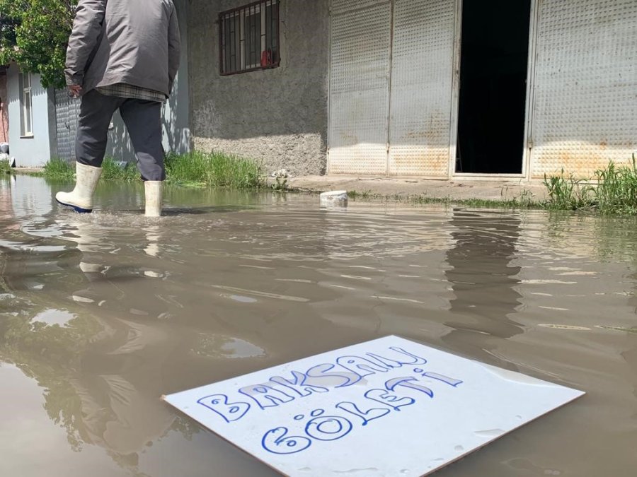 Bu Dükkânları Her Yağmurda Su Basıyor