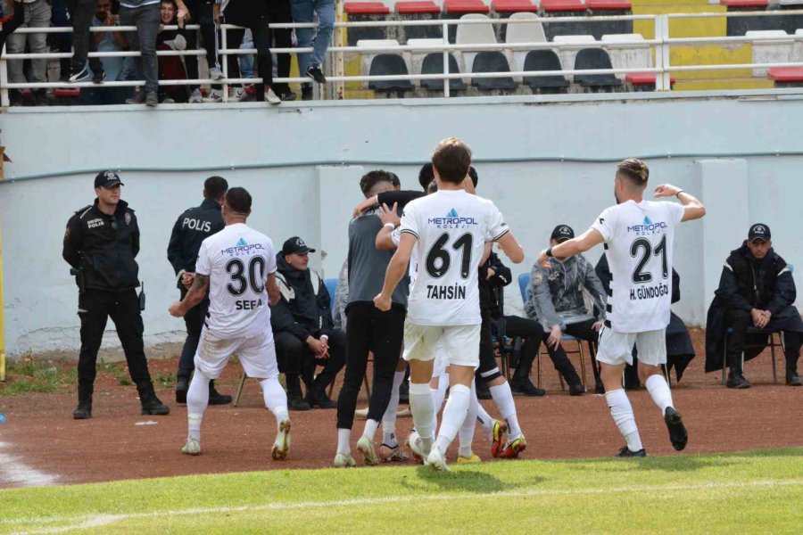 68 Aksaray Belediyespor, 20 Yıl Aradan Sonra 2. Lig’e Yükseldi