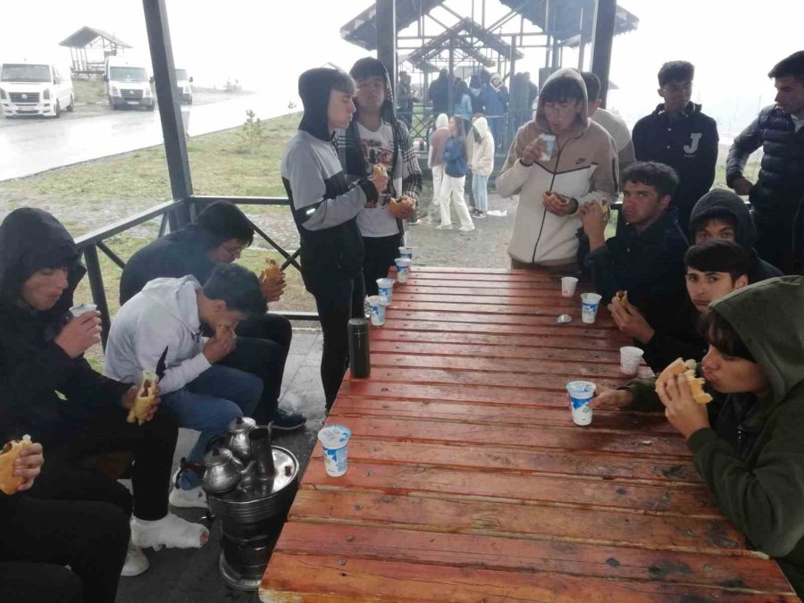 Depremzede Öğrenciler Erciyes’te Piknik Etkinliğinde Buluştu