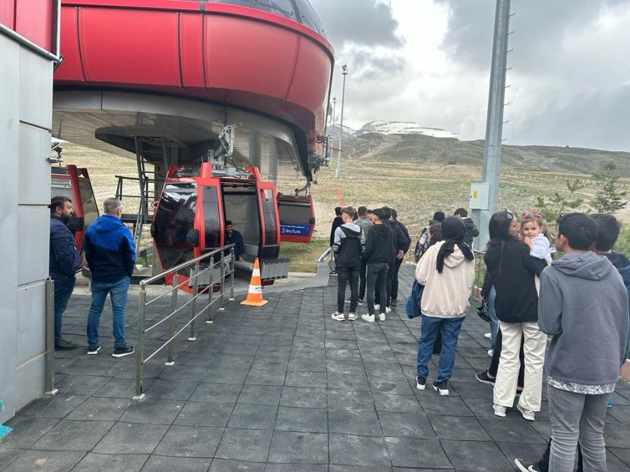 Depremzede Öğrenciler Erciyes’te Piknik Etkinliğinde Buluştu