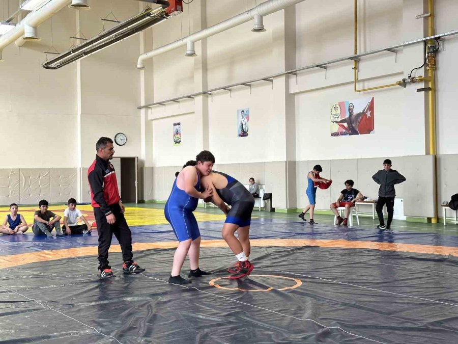 Korkuyu Hocalarının Desteği İle Yendi