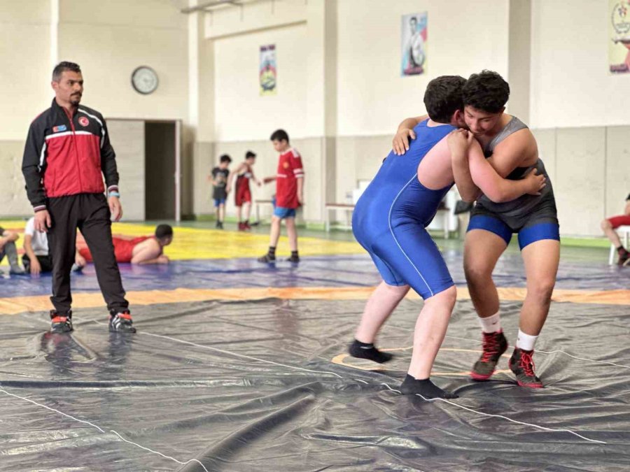 Korkuyu Hocalarının Desteği İle Yendi