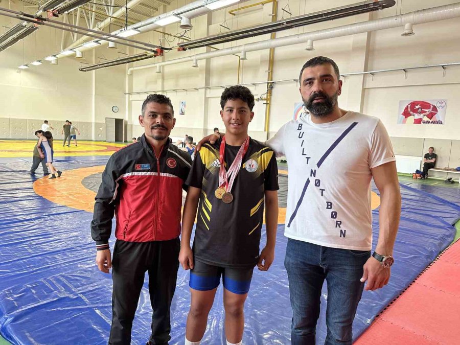 Korkuyu Hocalarının Desteği İle Yendi