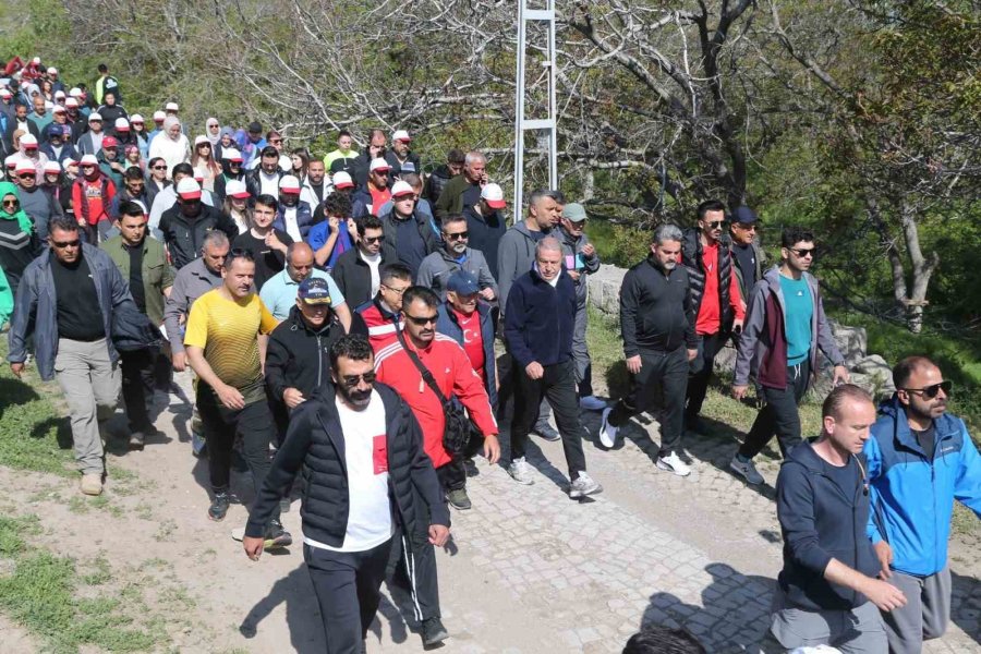 Bakan Akar Ve Başkan Büyükkılıç Doğa Yürüyüşüne Katıldı