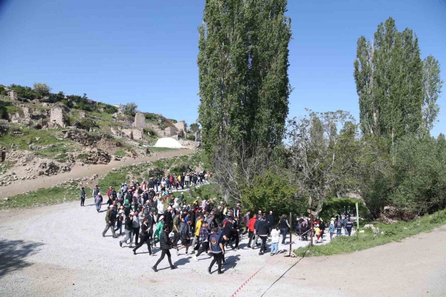 Bakan Akar Ve Başkan Büyükkılıç Doğa Yürüyüşüne Katıldı