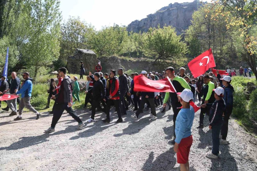 Bakan Akar Ve Başkan Büyükkılıç Doğa Yürüyüşüne Katıldı