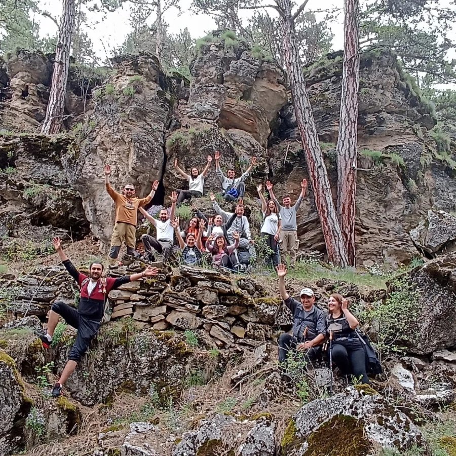 Doğa Yürüyüşçüleri Zahran Vadisi’nde Eşsiz Manzaraları Fotoğrafladı