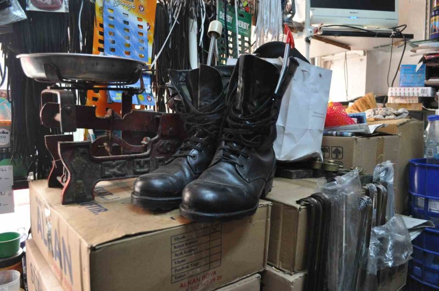 Yazlık Ayakkabılara Geçerken Kışlık Botlar Bakım Yapmadan Kaldırmamalı