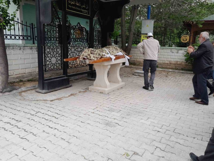 Etliekmekçide Silahlı Saldırı Sonrası Hayatını Kaybeden Kişi Defnedildi