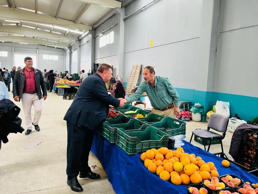 Beylikova Belediye Başkanı Özkan Alp, Cumhur İttifakı Mensuplarıyla Birlikte İlçe Pazarını Ziyaret Etti