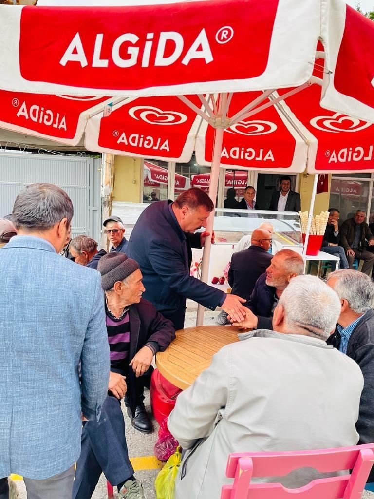 Beylikova Belediye Başkanı Özkan Alp, Cumhur İttifakı Mensuplarıyla Birlikte İlçe Pazarını Ziyaret Etti