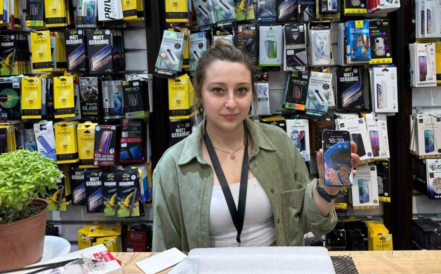 Vatandaşların Cep Telefon Ekranlarını Korumasında Yeni Favorisi Bu Camlar