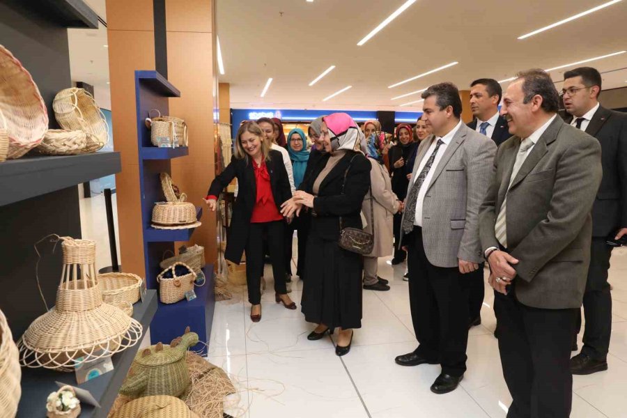 Kaymek “sanat Örgüsü El Sanatları" Sergisi Açıldı