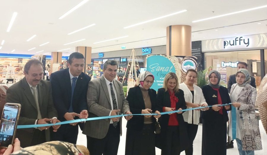 Kaymek “sanat Örgüsü El Sanatları" Sergisi Açıldı