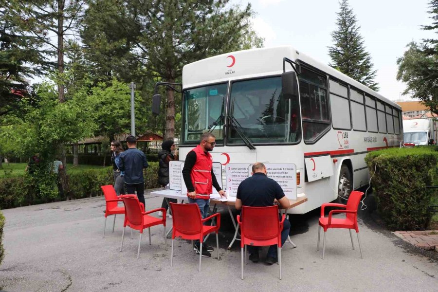 Depremzede Vatandaşlardan Kan Bağışına Yoğun İlgi