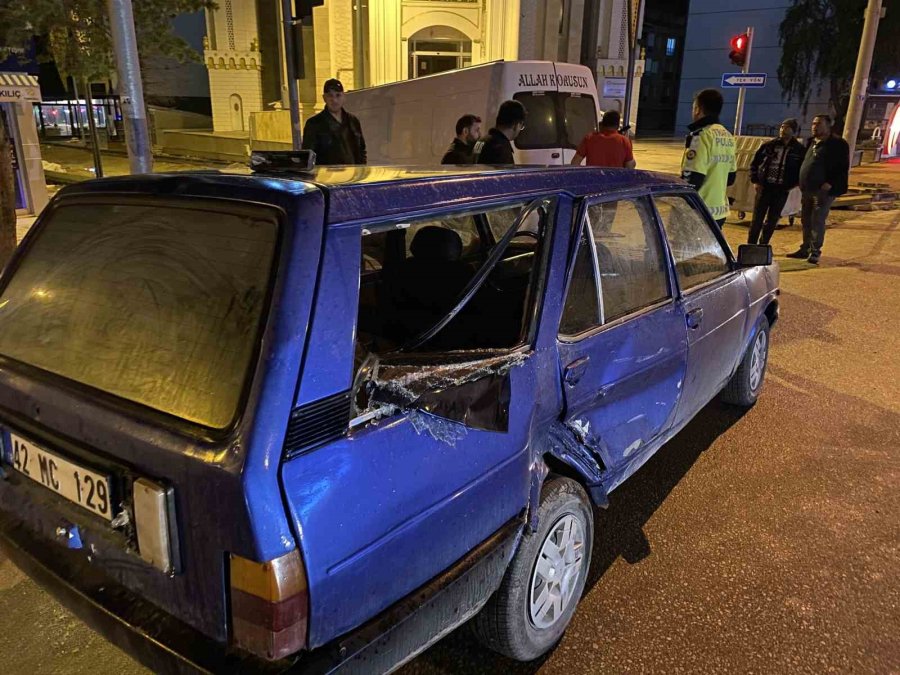 Konya’da Minibüs İle Otomobil Çarpıştı: 9 Yaralı
