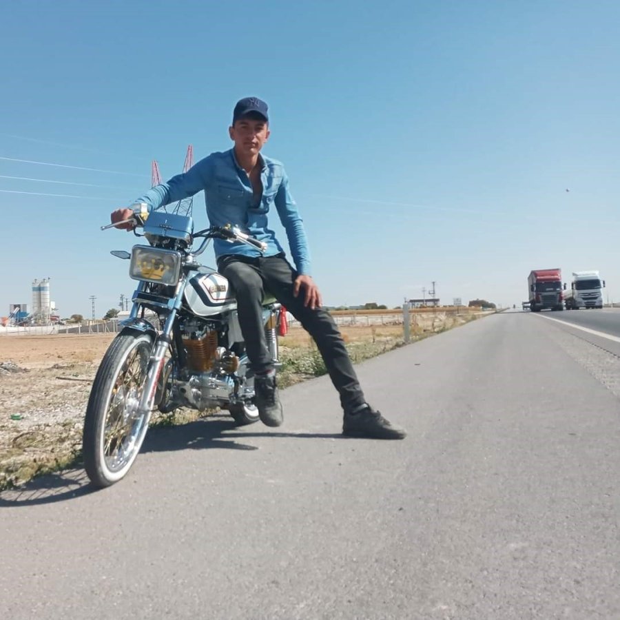 Aksaray’da Motosiklet Minibüse Arkadan Çarptı: 1 Ölü