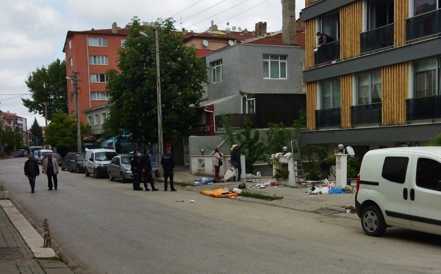 5 Milyon Liralık Evden 50 Ton Çöp Çıktı