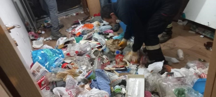 5 Milyon Liralık Evden 50 Ton Çöp Çıktı