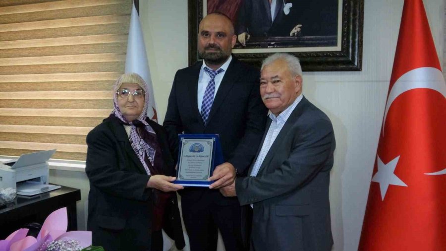 36 Yıldır Öğrencilere Burs Veren Emekli Çiftten Hastaneye 375 Bin Tl Bağış