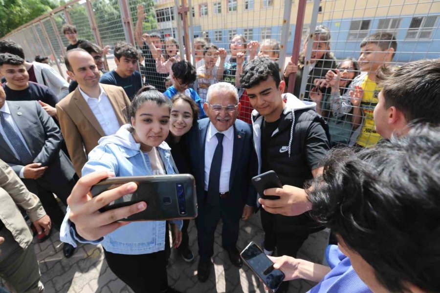 Başkan Büyükkılıç, Öğrencilerle Togg’u Buluşturuyor