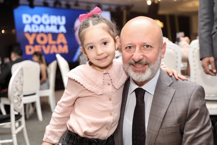 Başkan Çolakbayrakdar, Deprem Bölgesinde Çalışan Berber Ve Kuaförlerle Bir Araya Geldi