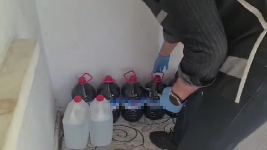 Sahte Alkol Üreten Baba Ve 2 Oğlu Yakalandı