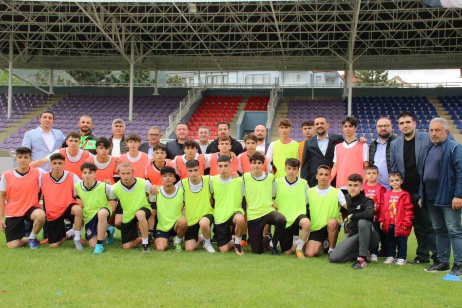 Eski Milli Futbolcu Nihat Kahveci Akşehirlilerle Buluştu