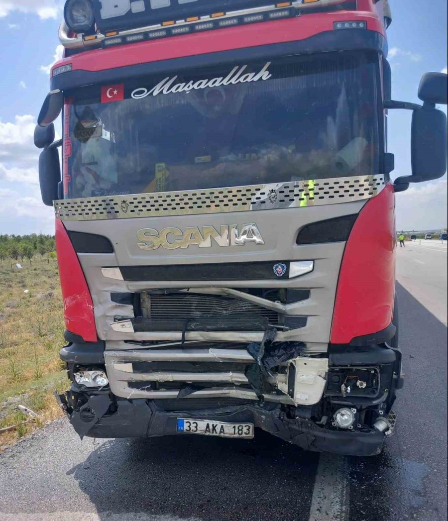 Konya’da Otomobil Tıra Çarptı: 1 Ölü