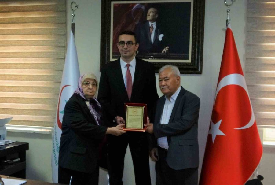 36 Yıldır Öğrencilere Burs Veren Emekli Çiftten Hastaneye 375 Bin Tl Bağış