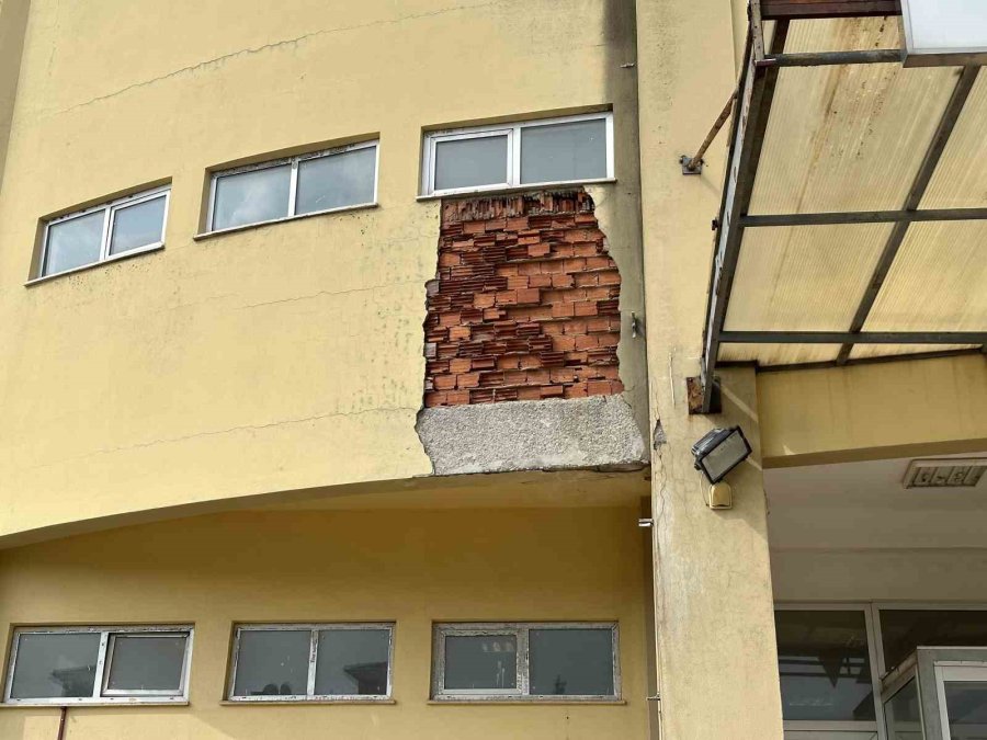 Kullanılmayan Avm Harabeye Döndü