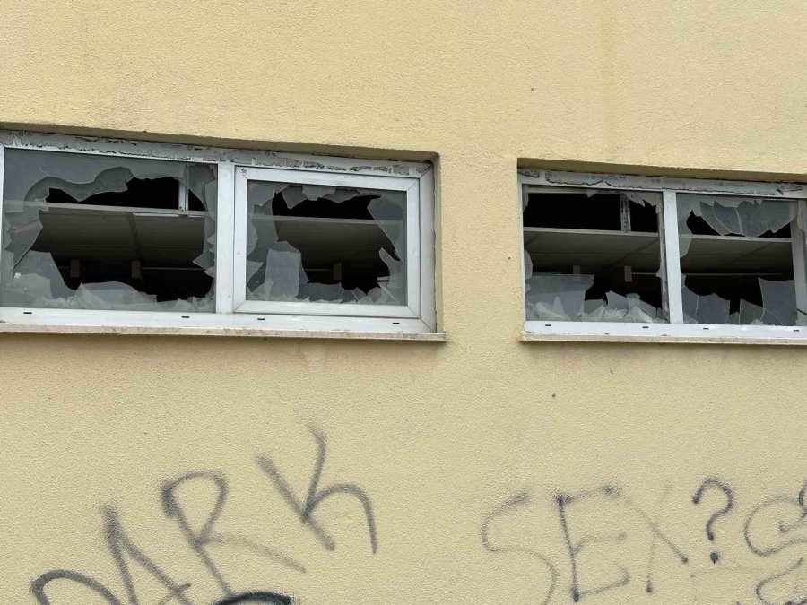 Kullanılmayan Avm Harabeye Döndü